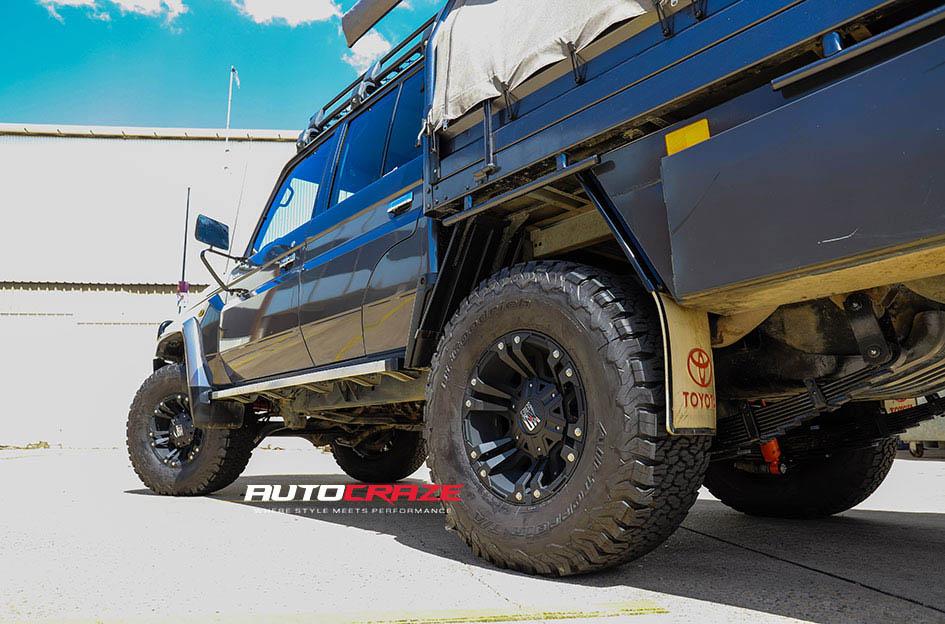TOYOTA LANDCRUSIER MONSTER XD MATTE BLACK